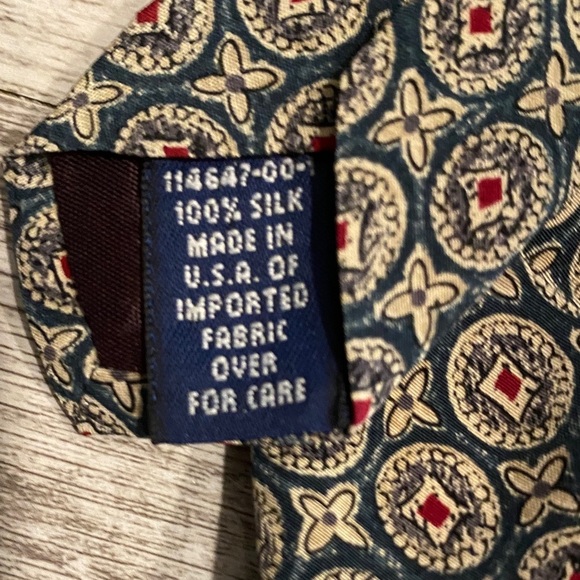 VTG GAP 100% Silk Navy, Tan, and Red Geometric Men's Tie - Picture 3 of 5